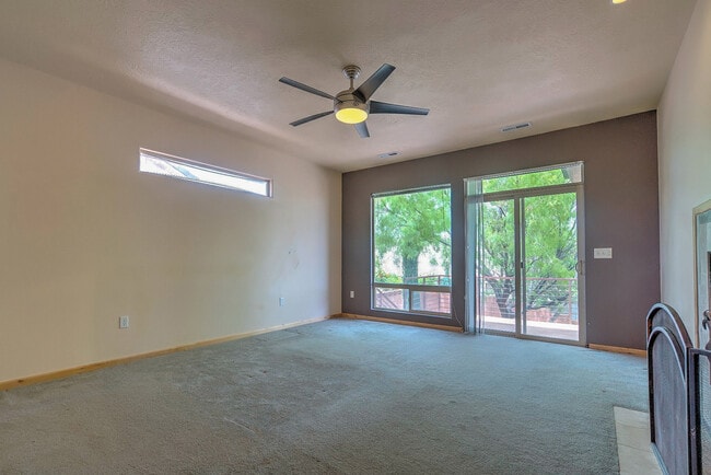 Building Photo - Gorgeous, Custom 4 bed, 3 bath Pet-Friendl...