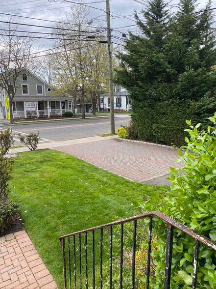 Building Photo - 336 Main St