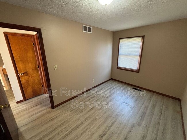 Building Photo - 601 Leo Dr