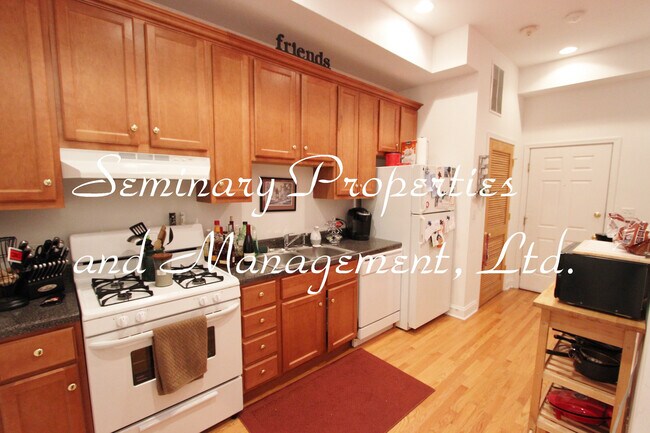 Interior Photo - 1821 N Sheffield