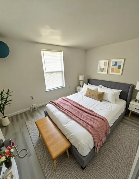 Building Photo - 300 M L King Dr