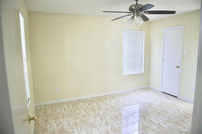 Building Photo - 2750 Holly Hall St