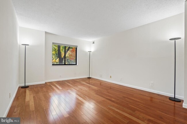 Building Photo - 5904 Mt Eagle Dr