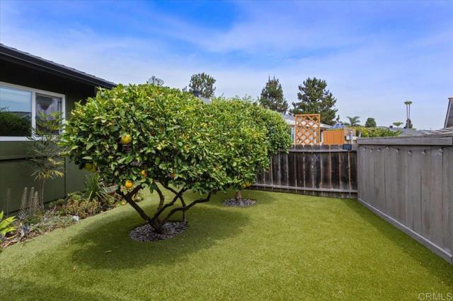 Building Photo - 1009 La Tierra Dr