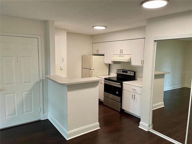 Building Photo - 2521 Grassy Point Dr