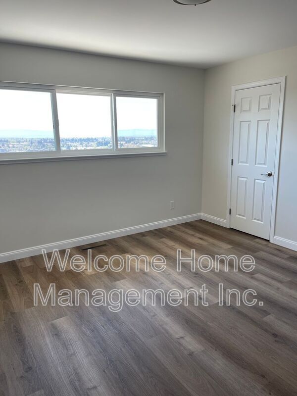Building Photo - 16233 San Remo Dr