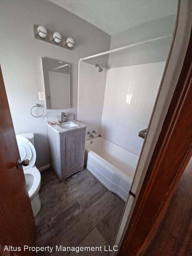 Building Photo - 3 br, 1 bath House - 1011 Wentworth Ave