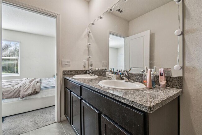 Building Photo - 11070 Crescent Deer Dr