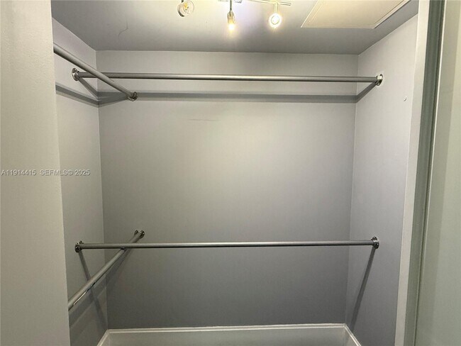 Building Photo - 31 SE 5th St