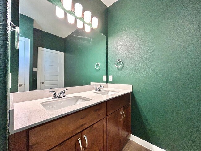 Building Photo - Move-In Ready 3BR, 2BA with Fully Equipped Kitchen & Laundry Room