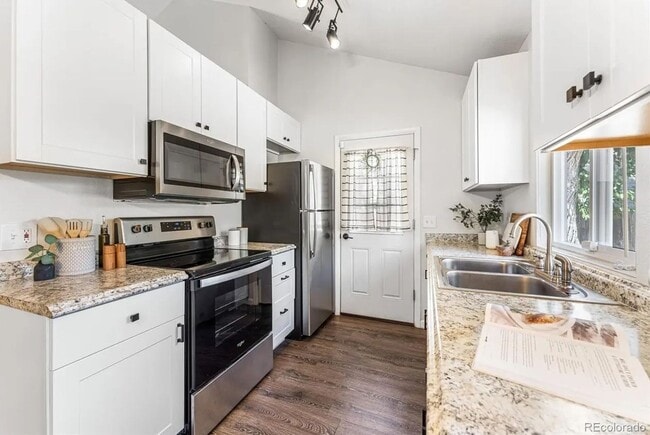 Building Photo - 3BD, 2BA Aurora Home with 2-Car Garage and Back Yard