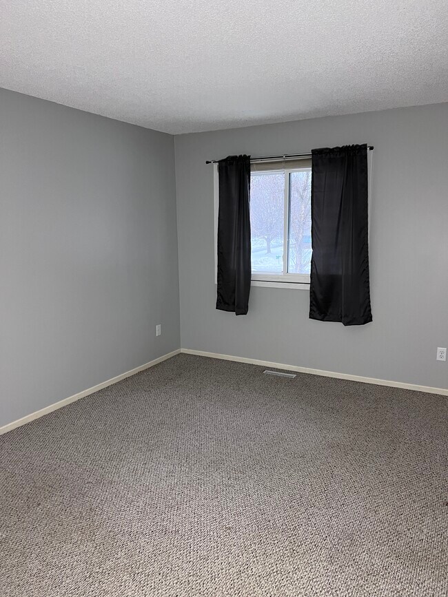 Upstairs Masterbed - 1274 Greenbriar Ct