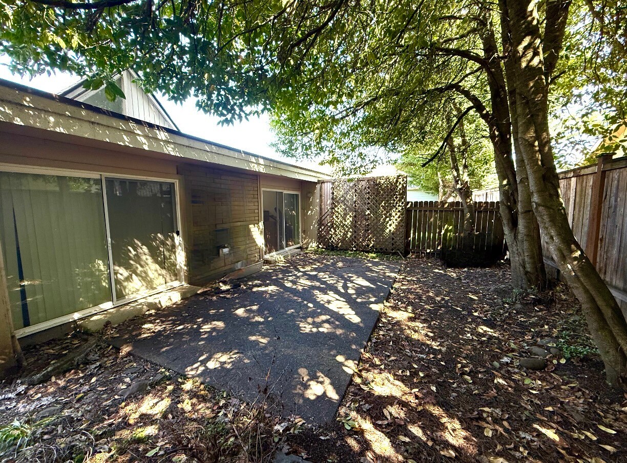 Building Photo - 1633 Best Ln
