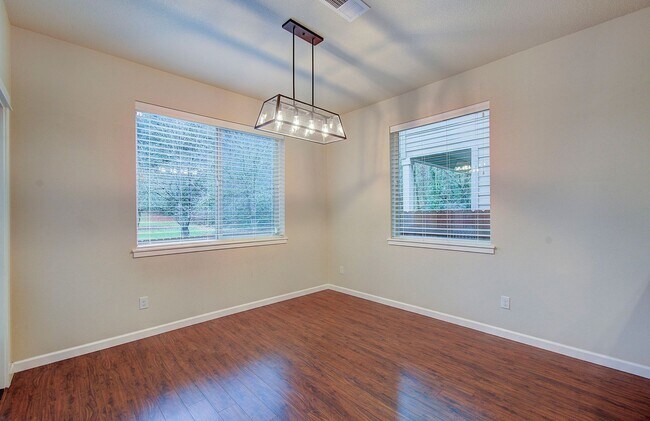 Building Photo - Charming 4 bd 2.5 ba Vancouver Home - Available Now!