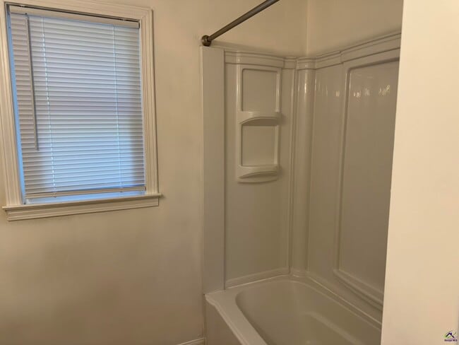 Building Photo - 167 Windermere Cir