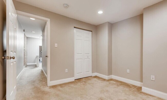 Building Photo - Charming 3 Bedroom/2.5 Bathroom Townhome with Finished Basement in Canton, MD!