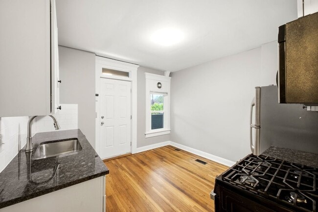 Building Photo - 342 Taylor Ave