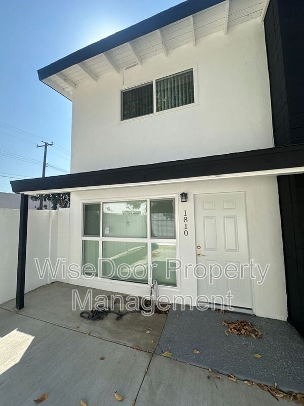 Building Photo - 1810 E Adams Ave