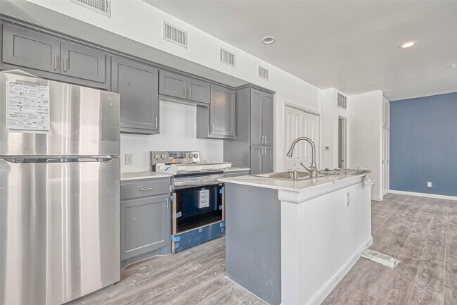 Building Photo - 1924 Calumet St