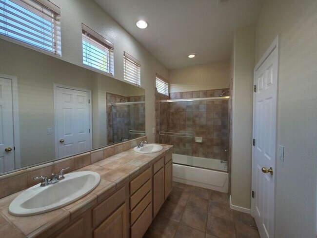 Building Photo - 2-Bedroom, 2-Bath + Den Single-Family Home...