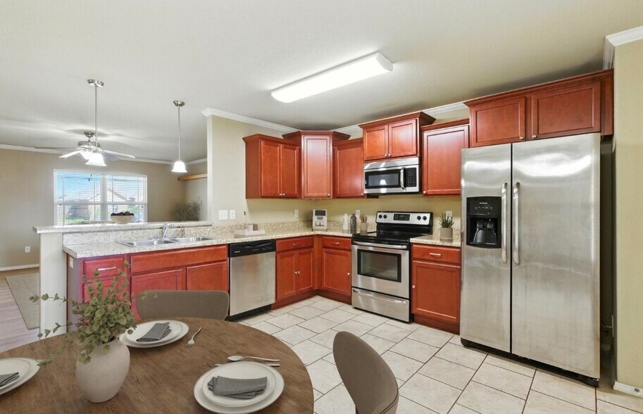 Building Photo - 5625 Pin Oak Ln