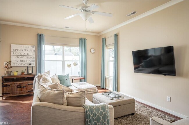 Building Photo - 225 Floridays Way