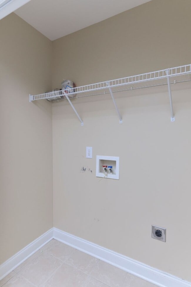 Building Photo - 2 Bedroom, 2.5 Bath in Hampton Forest- Mov...