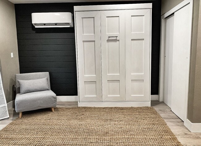 Building Photo - Renovated Studio in Downtown Sacramento! O...