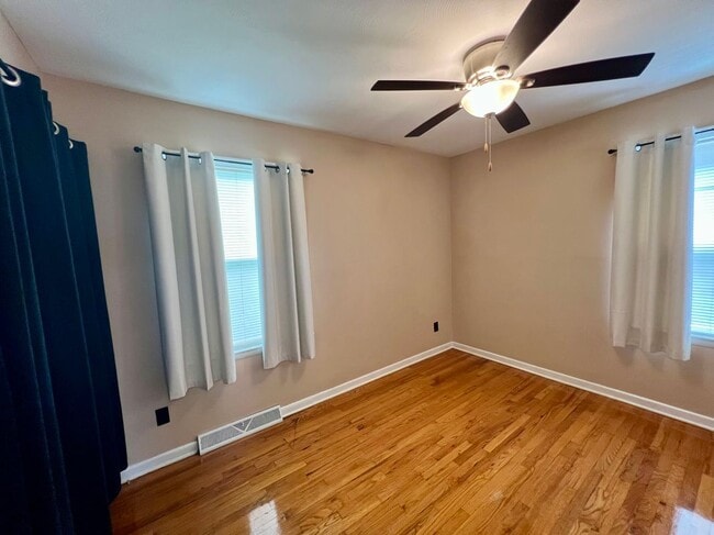Building Photo - 427 Mosley Dr