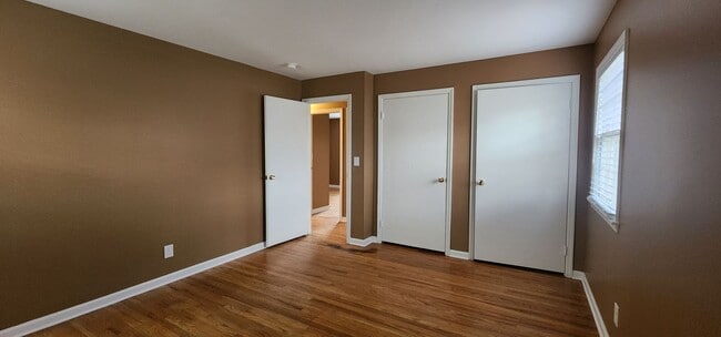 Building Photo - FRESH Paint!  Sprawling, Hurstbourne Ranch with Basement!  3 Bedrooms, 3 Full Baths, Hardwood Flo...