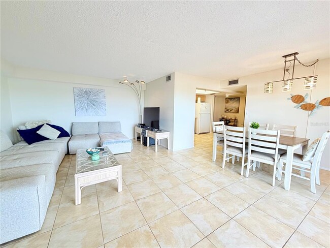 Building Photo - 7430 Sunshine Skyway Ln S