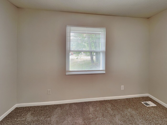 Building Photo - 940 Beacon Ln
