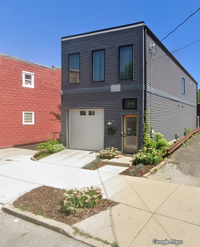 Building Photo - 319 W 9th St