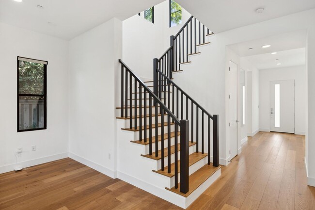 Building Photo - Luxurious Modern Single Family Home in West Menlo Park Available Now!