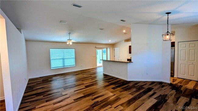 Building Photo - 1215 S Rock Crusher Rd