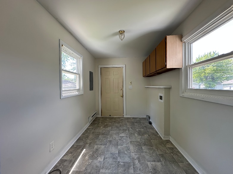 Building Photo - 275 S Douglas Ave