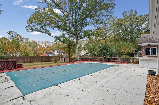 Building Photo - 815 Sudbury Rd NE