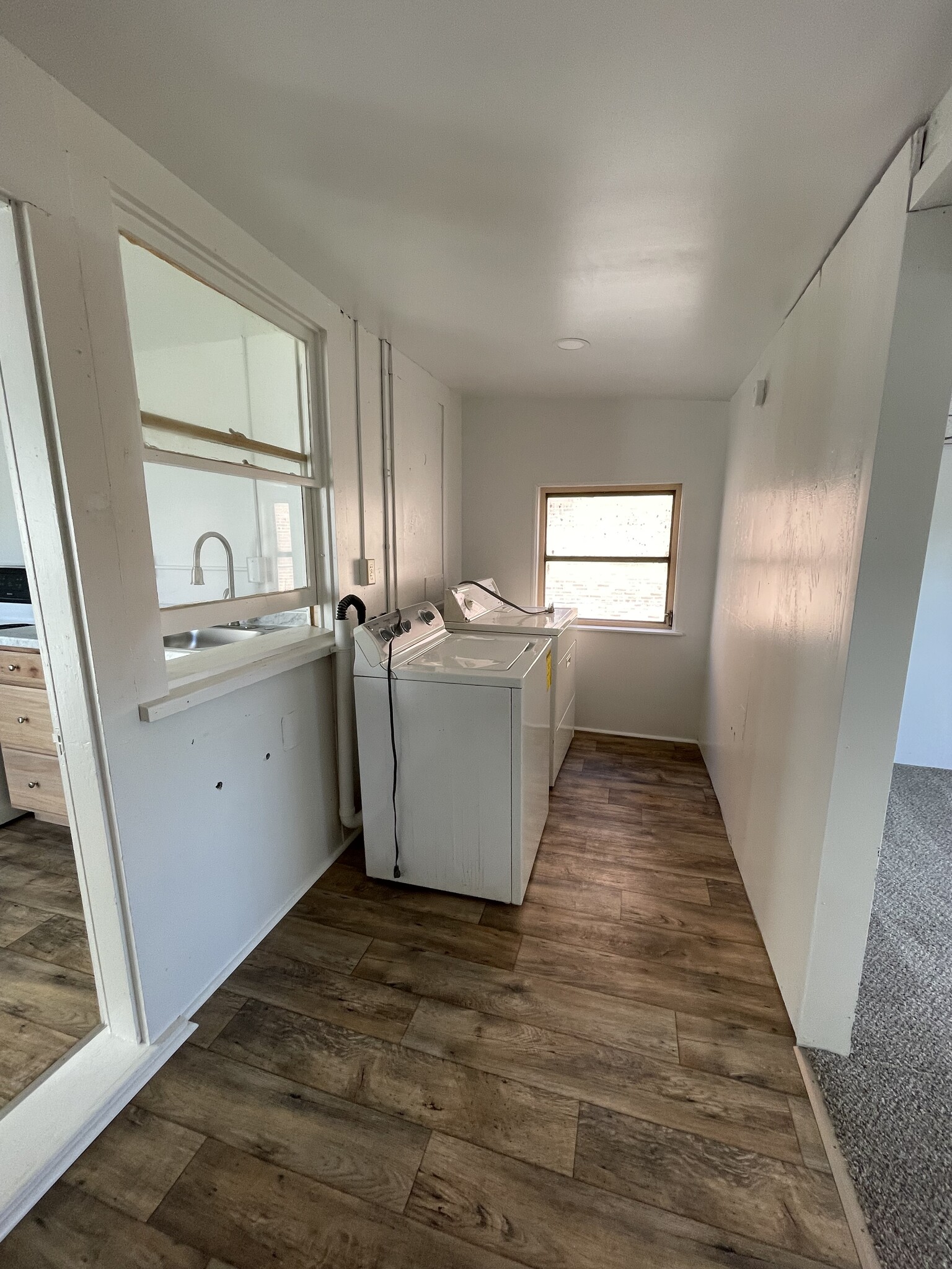 Washer and dryer with laundry area - 334 W Market St