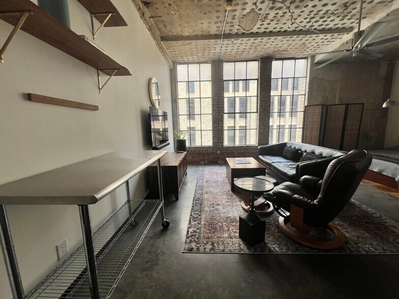 Building Photo - 1122 Jackson St