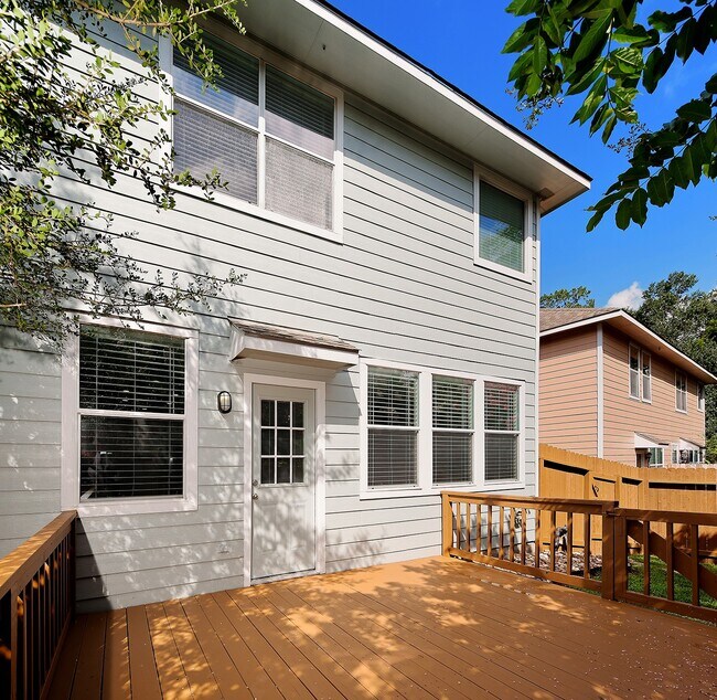 Building Photo - 11 Scenic Brook Ct