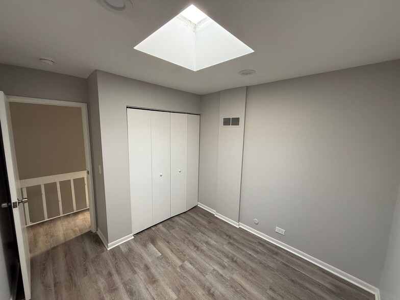 Building Photo - 744 W Gordon Terrace