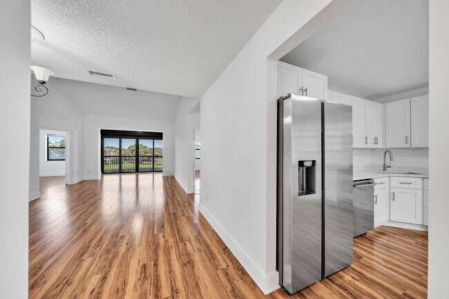 Building Photo - 4111 Coral Tree Cir