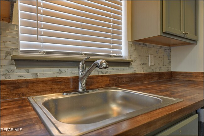 Building Photo - 7117 Alto Rey Ave