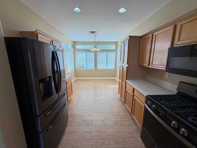 Building Photo - Lovely Three Bedroom Home