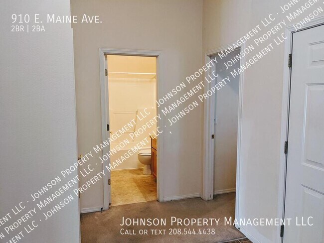 Building Photo - 910 E Maine Ave