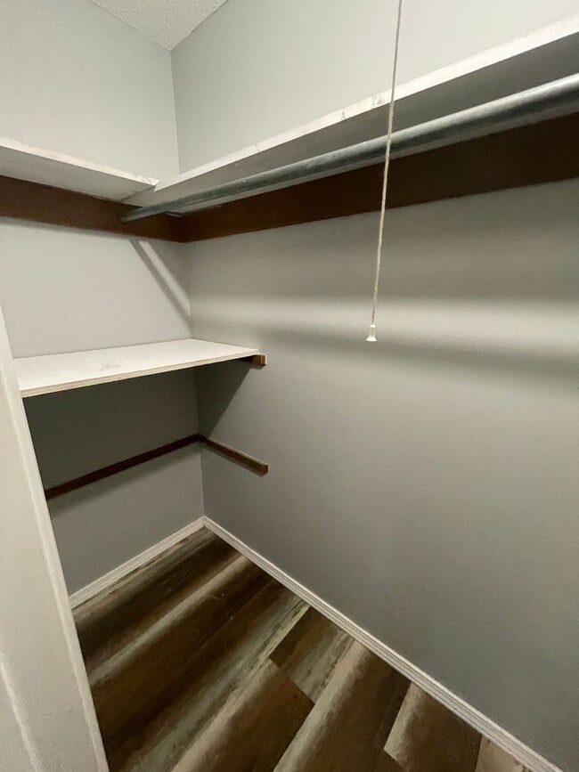 Building Photo - 3 Bed 2 Bath Carport Available Now!!