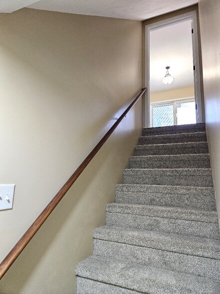Building Photo - 10279 Rosewood Ct