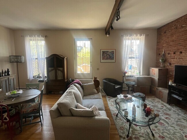 Building Photo - 533 Massachusetts Ave