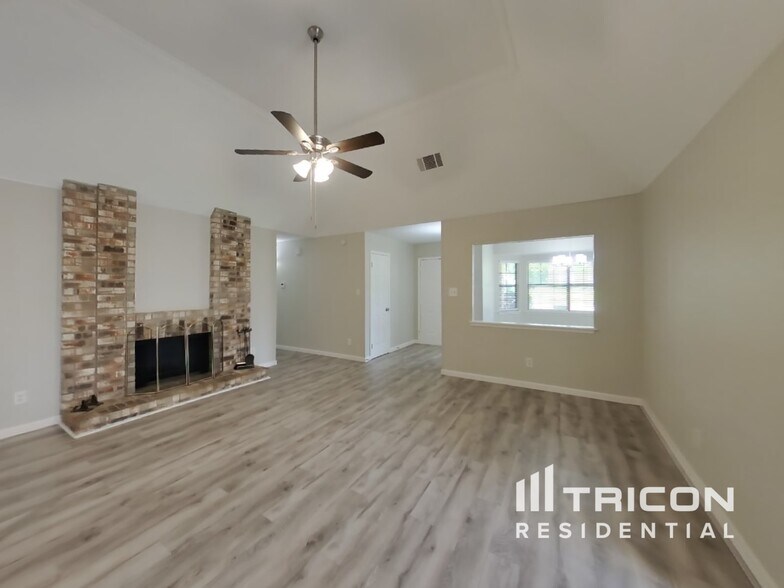 Building Photo - 1029 Twin Falls Dr