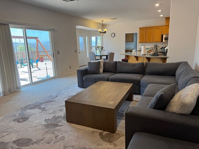 Building Photo - BEAUTIFUL 4BR/3BA home in SINGING HILLS VI...